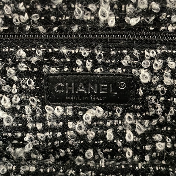CHANEL BRAND NEW PURSE. - Picture 9 of 17